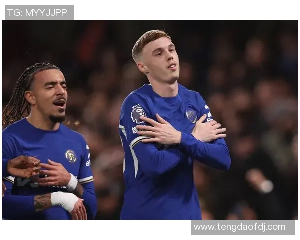 切尔西与曼联激战正酣天下足球盛宴引发球迷热议 切尔西与曼联激战正酣天下足球盛宴引发球迷热议