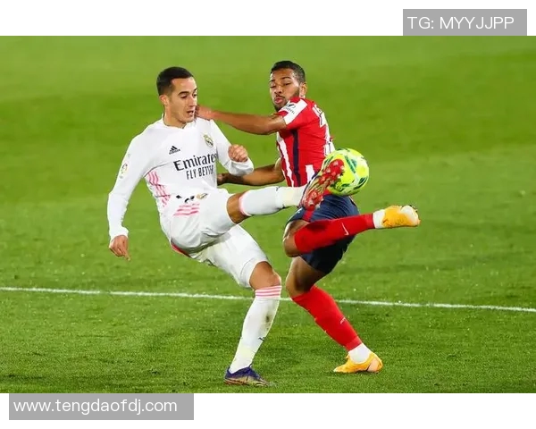 切尔达对阵皇马的激烈较量揭示了足球战术与团队协作的重要性 切尔达对阵皇马的激烈较量揭示了足球战术与团队协作的重要性