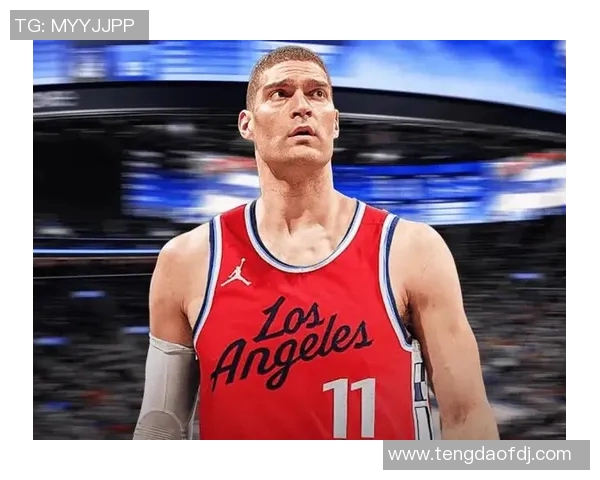 布鲁克洛佩斯：从篮球场上的巨人到全能战士的华丽转身