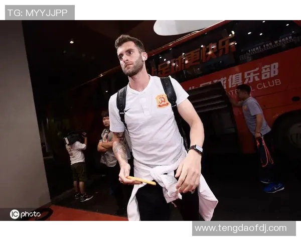 巴里与巴勒莫激战正酣谁能在意甲赛场上笑到最后