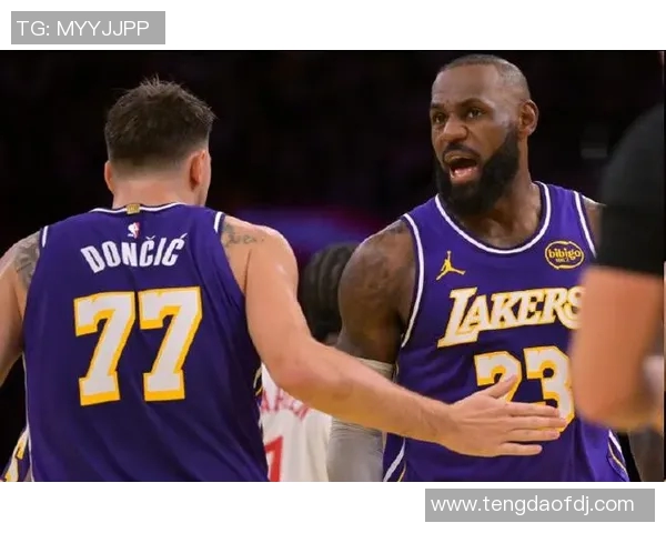 快船与湖人圣诞大战激战正酣谁将赢得这场洛城德比的荣耀