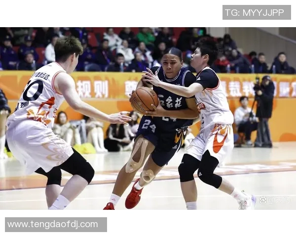 洛阳中赫篮球迎战北京队全力争胜展现团队实力与竞技精神