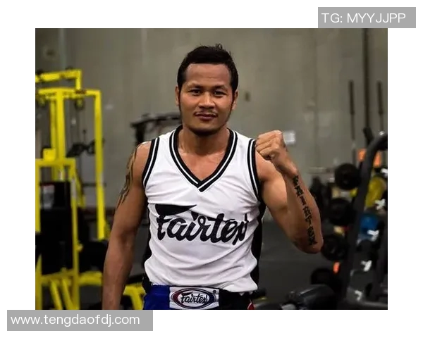 王冠与雅桑克莱的巅峰对决谁将成为拳坛新王者