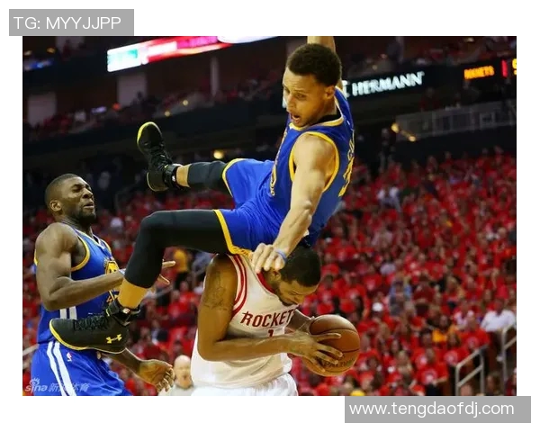 火箭与勇士的经典对决回顾：2008年NBA季后赛的激烈碰撞与精彩瞬间