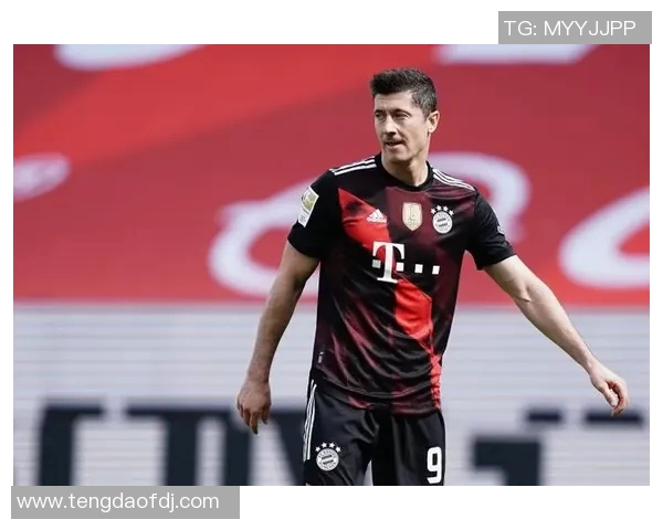 莱万领衔新赛季挑战，足球界期待他的精彩表现与辉煌成就